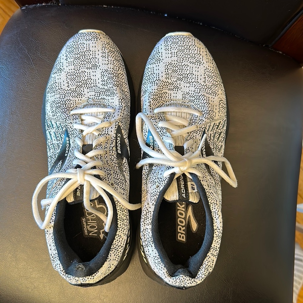 Brooks women’s adrenaline sneakers